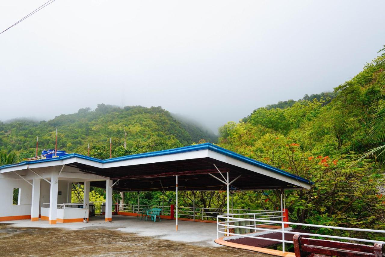 C Star Travellers Inn 오슬롭 외부 사진